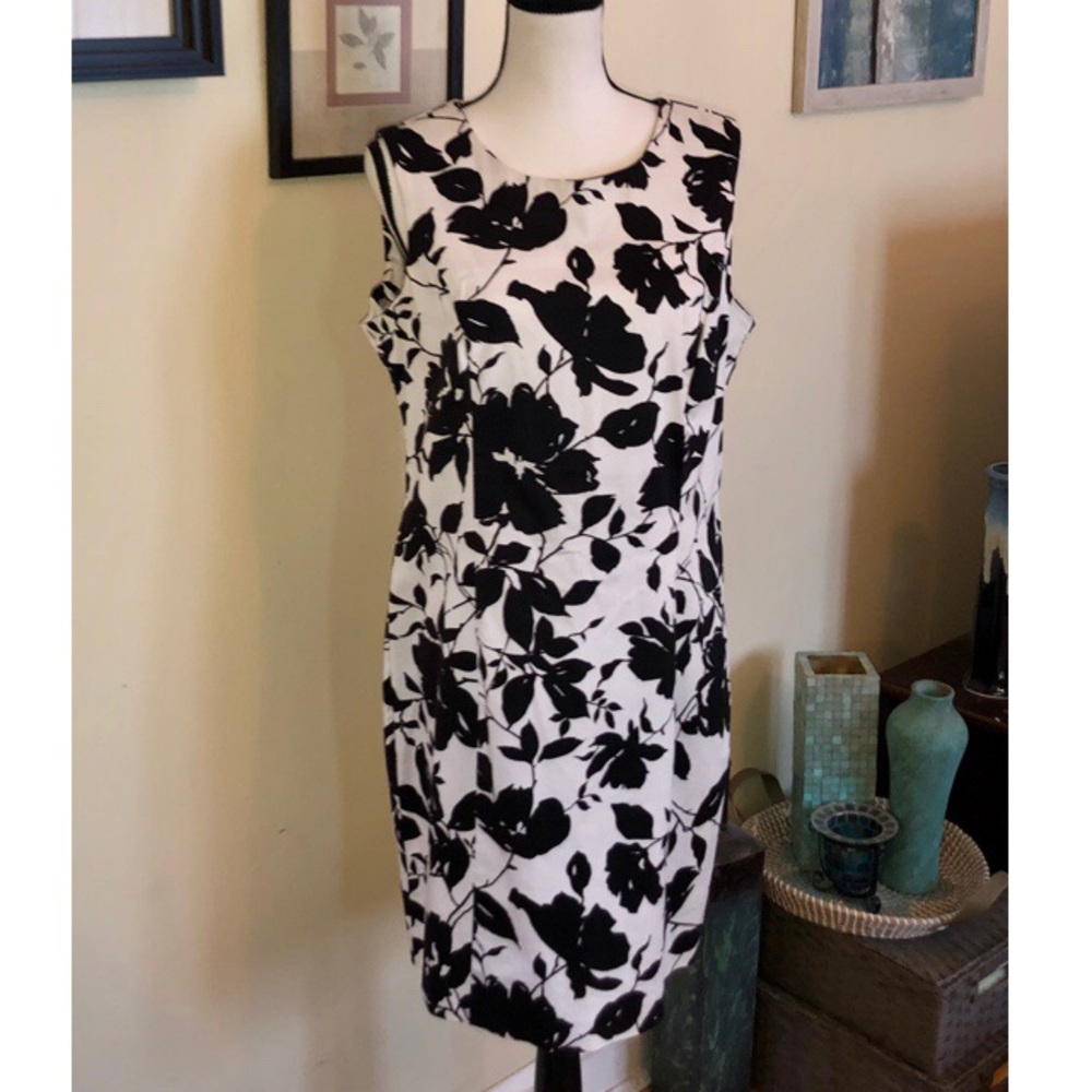 Paniz New York Black & White Floral Shift Dress